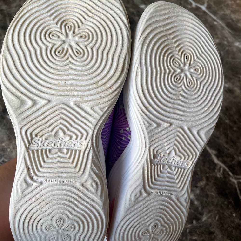 Uk 12 Euro 30 ( 19”inches ) Sketchers lightweight sneakers with glow lights. - Picture 4 of 5